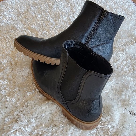 Black Leather Ankle Boots with Elastic Panels - Picture 9 of 9